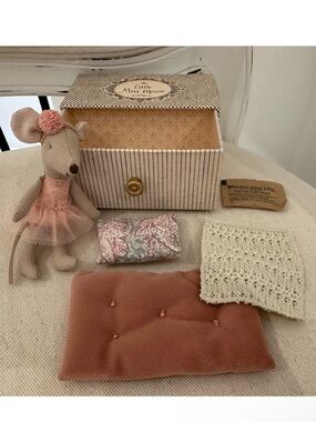 Maileg Little Miss Mouse Dance Mouse in Daybed, Little Sister NWT
